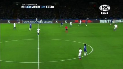 Willian Blasts Screamer Into Low Right Corner Against FC Porto