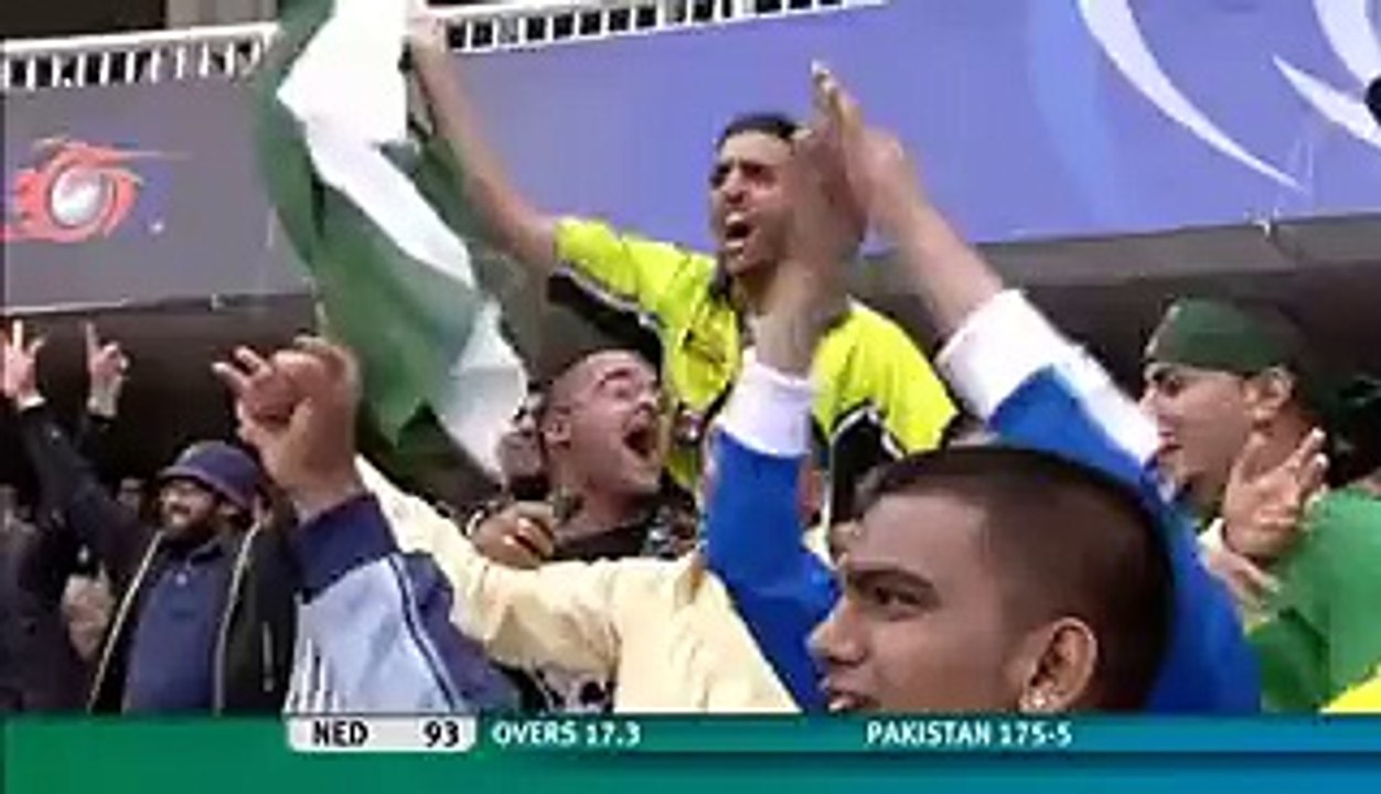 Umar Gul Stumps Flying Wickets