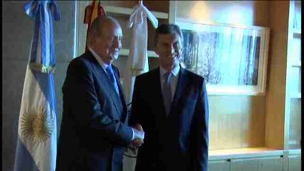 El rey Juan Carlos emplaza a Macri a visitar España