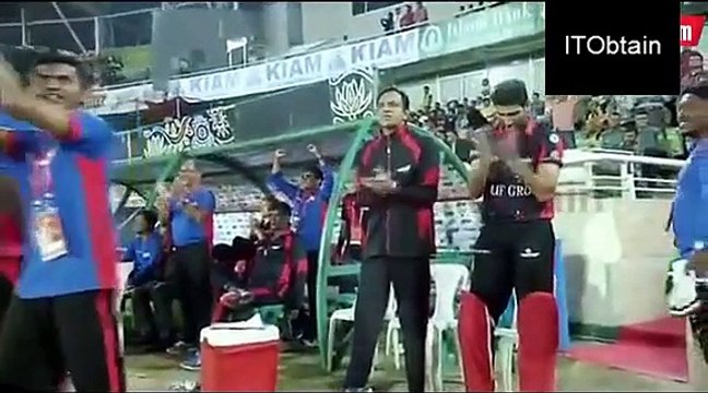 Shahid Afridi hit two sixes in successive balls in the final over