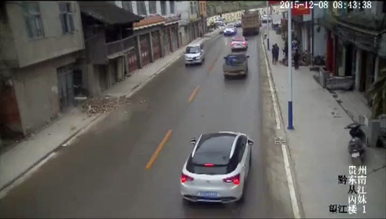 House collapse on street