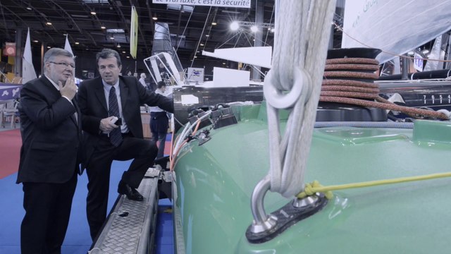 Alain Vidalies visite le Salon Nautique International de Paris