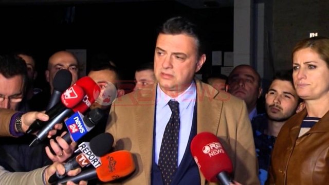 Lirohen të arrestuarit pas protestës, dëshmia: Policia na dhunoi - Ora News- Lajmi i fundit-