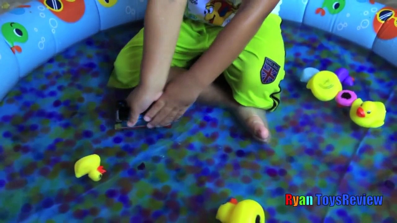 SURPRISE TOYS Rubber Ducky challenge in Orbeez kiddie pool Thomas Train Bubbles whistle