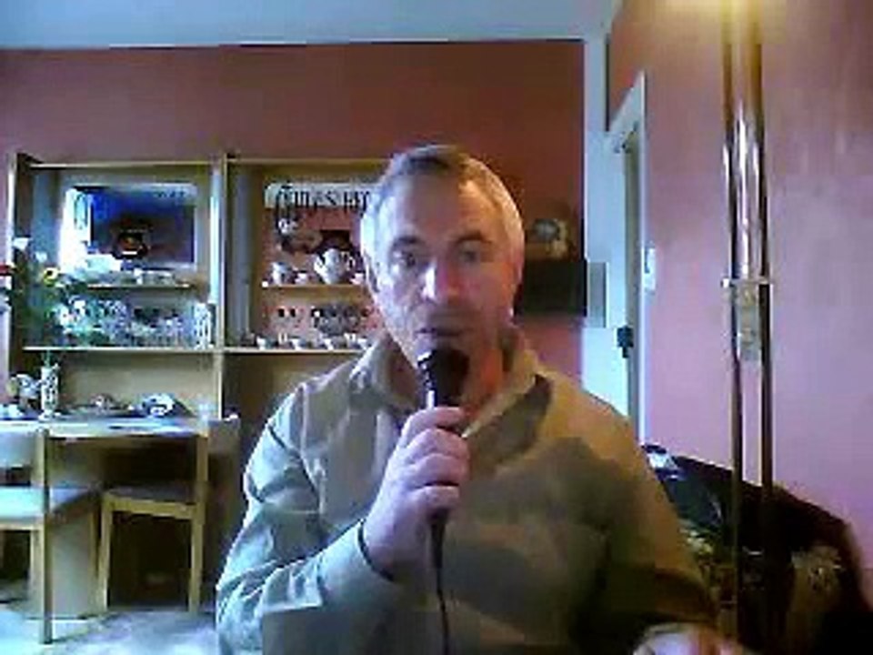 Липкин Генa Lipkin Genna исполняет караоке «Песенка о медведях» 10563522, 201