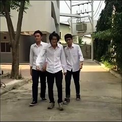 funny carless hand throwing 3 friends