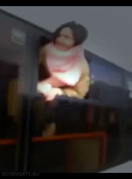 В Минске девушка сбежала от контролера через окно троллейбуса