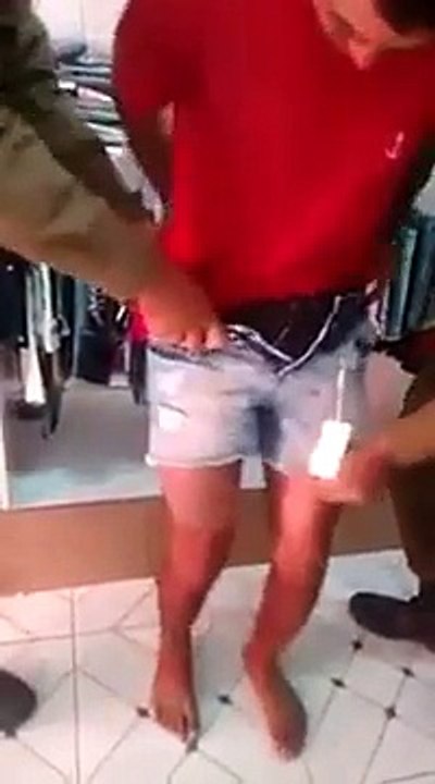 Un voleur de short de fille à volé beaucoup de shorts...