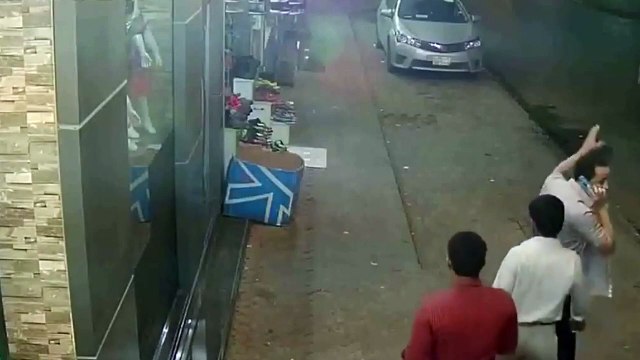 ¡Ojo con los ladrones de la zancadilla extraña!