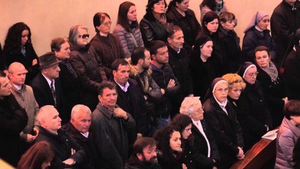 Report TV - Imzot Rrok Mirdita përcillet për në banesën e fundit