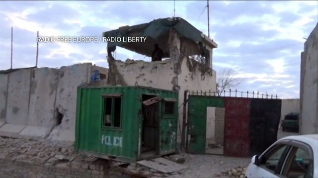 Ataque talibã contra aeroporto deixa 37 mortos no Afeganistão
