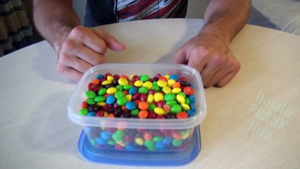 7 SUPER EASY PRANKS - HOW TO PRANK