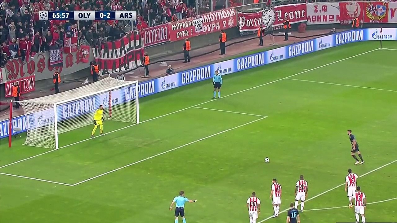 Zap Foot du 10 décembre: le triplé de Giroud, il ne réalise pas qu'il est à coté de Courtois, à 11 ans il jongle avec n'importe quoi etc.