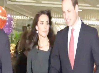 Exclu Vidéo : Kate et William : Ils font du ping-pong, et du basketball pour la bonne cause !