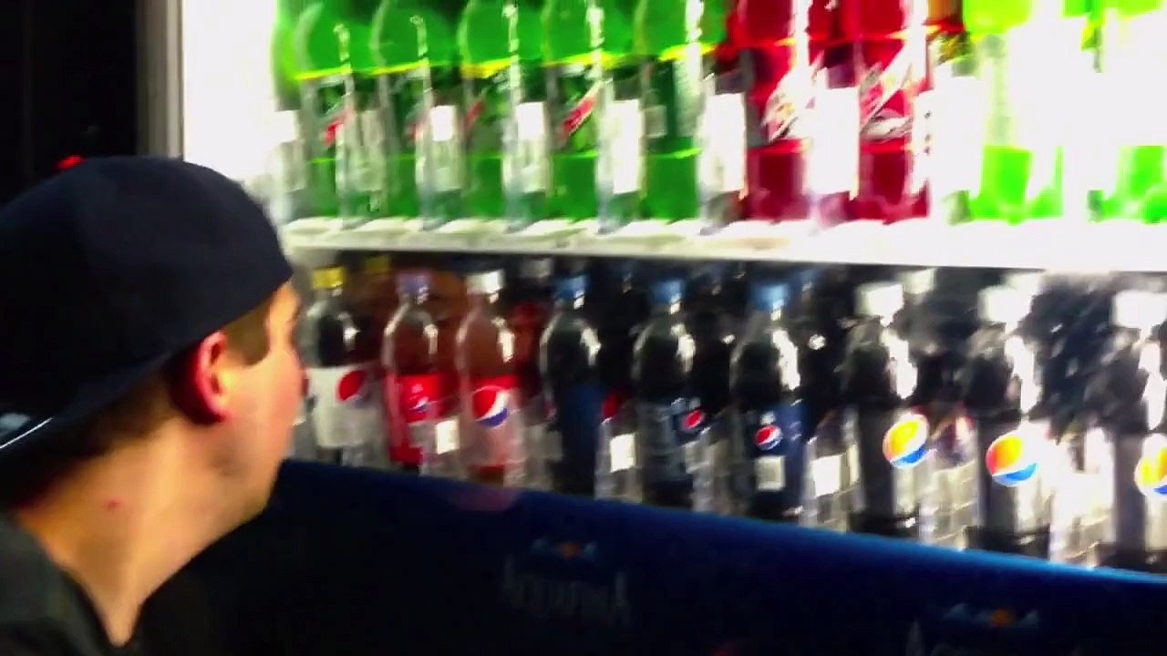 Hacking de Distributeur pour avoir des canettes gratuites