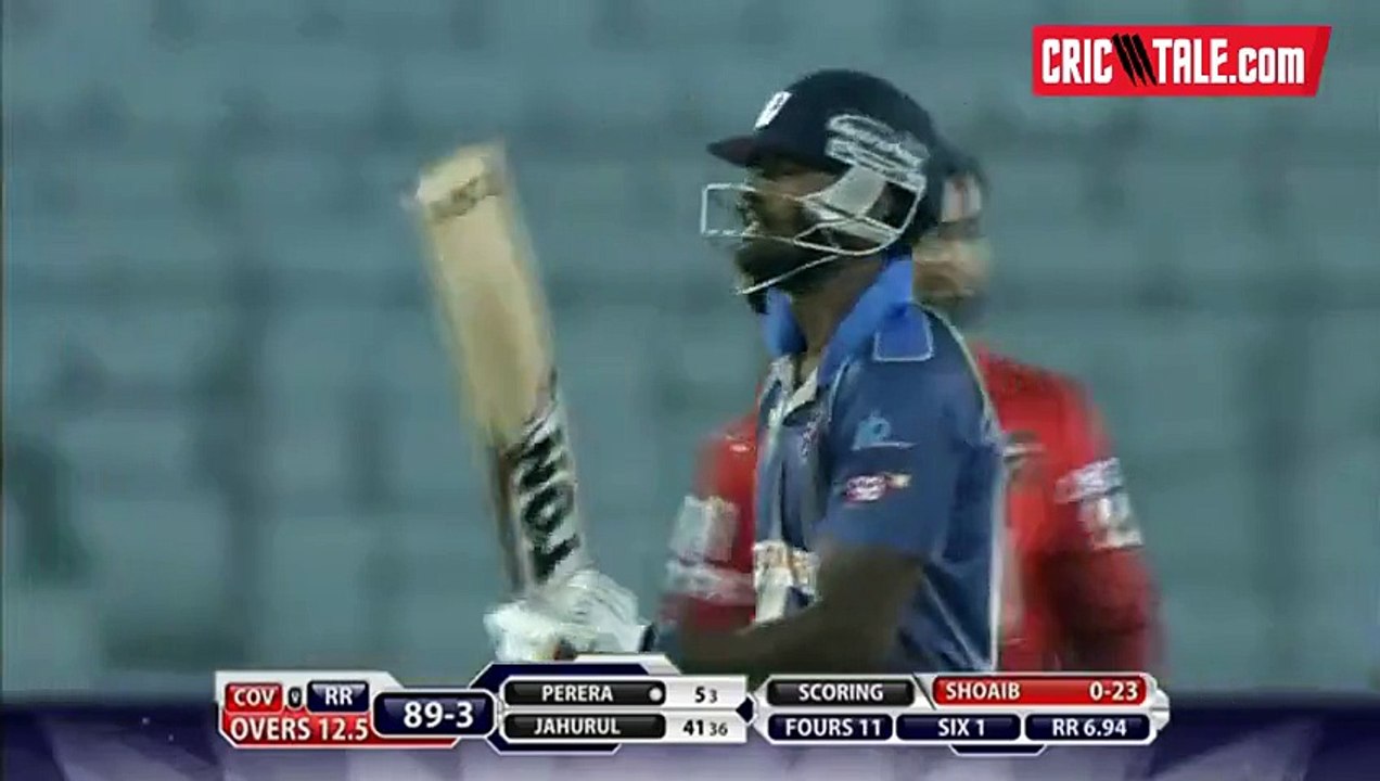 شعیب ملک کی گیند پر رسل کا بہترین کیچ