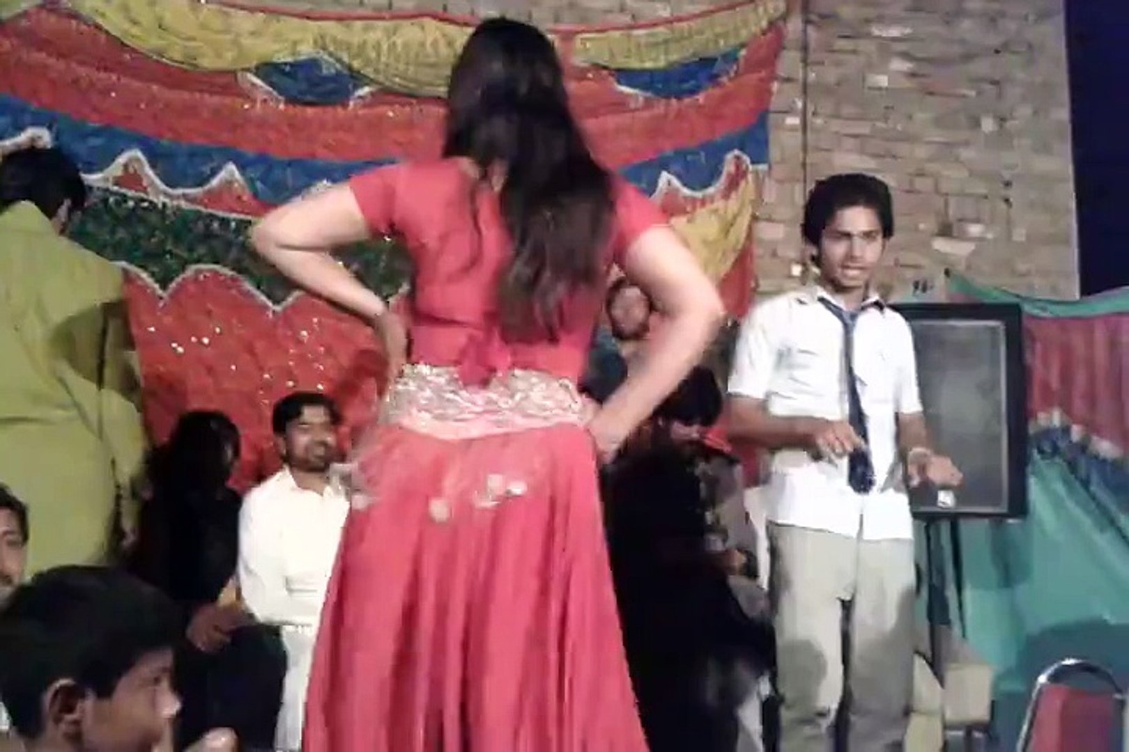 ⁣Pakistani Desi Girl Wedding Dance 2015 (Saraiki HD Songs)