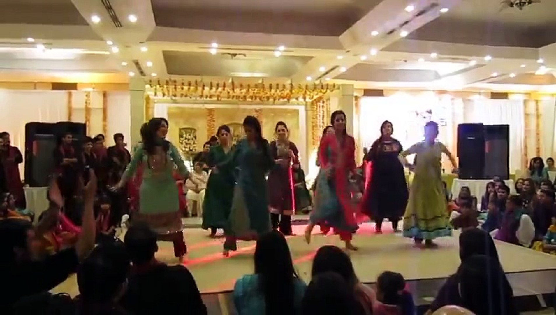 ⁣Pakistani Desi Girls Wedding Dance 2015 (Saraiki HD Songs)