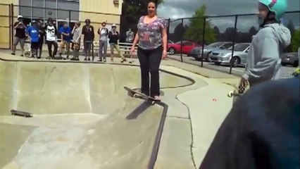 Drunk mother tries to drop in at a skatepark (while wearing flip flops)