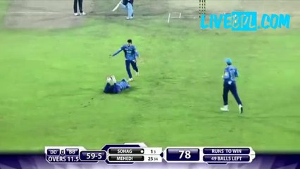 BPL 2015 Mohammad Hafeez AWESOME Catch vs Barisal Bulls 10 December