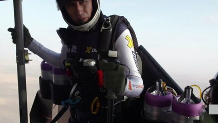 "Jetman" fait la course avec une ancienne star de F1 à Dubaï