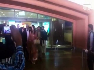 How Fans Welcome Reham Khan On Lahore Airport