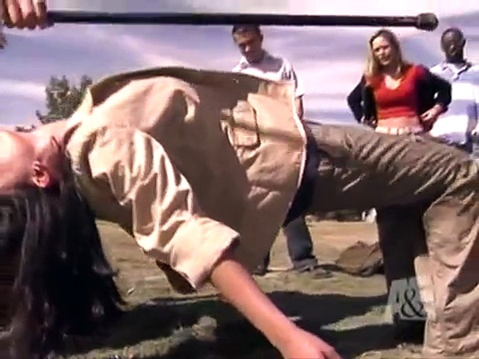 Criss-Angel-makes-a-girl-levitate-in-front-of-a-crowd