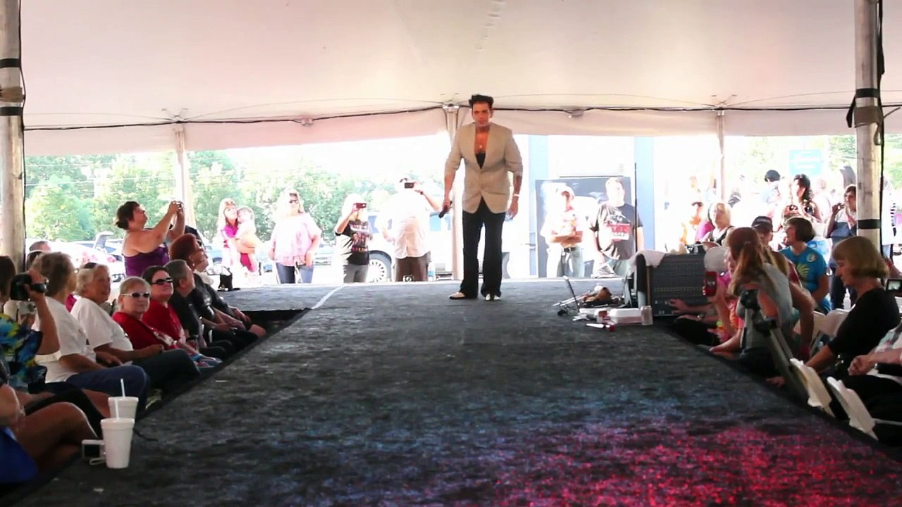 Franz Goovaerts sings Walking in Memphis Jazzy version Elvis Week 2013 video