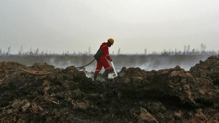 101 East - Indonesia: Where There's Smoke