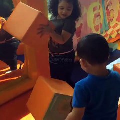 Keseruan Amora & Kellen Main Kardus l Krisdayanti & Raul Lemos