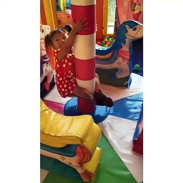 Keseruan Anak Ayu Dewi Lagi Maen l Anak Ayu Dewi