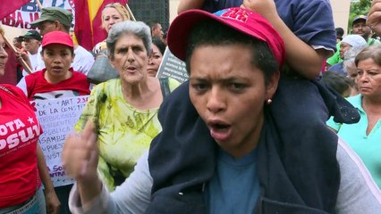 Chavistas se manifiestan en apoyo a presidente Maduro