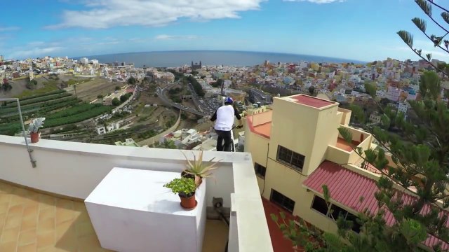 Du parkour en vélo sur les toits de Grande Canarie
