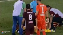 In Griechenland 2. Liga, Verletzte Spieler erhält schreckliche Behandlung, als er vom Platz getragen off t