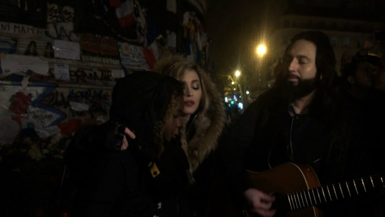 Madonna singt spontan auf den Straßen von Paris