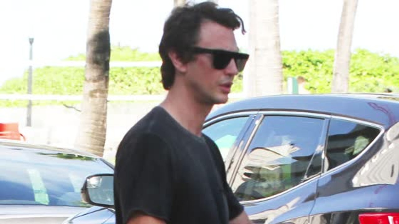 Jonathan Cheban wird nach Fotos von Saint West gefragt