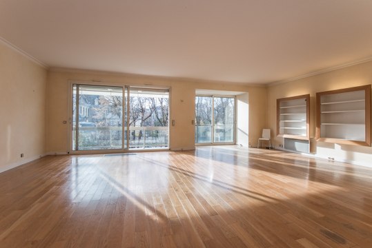 (Ref: 92033) 3-Bedroom unfurnished apartment for rent on boulevard d'Argenson (Neuilly-sur-Seine)