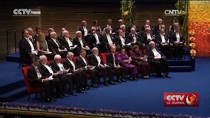 Les lauréats du prix Nobel reçoivent leurs prix à Stockholm