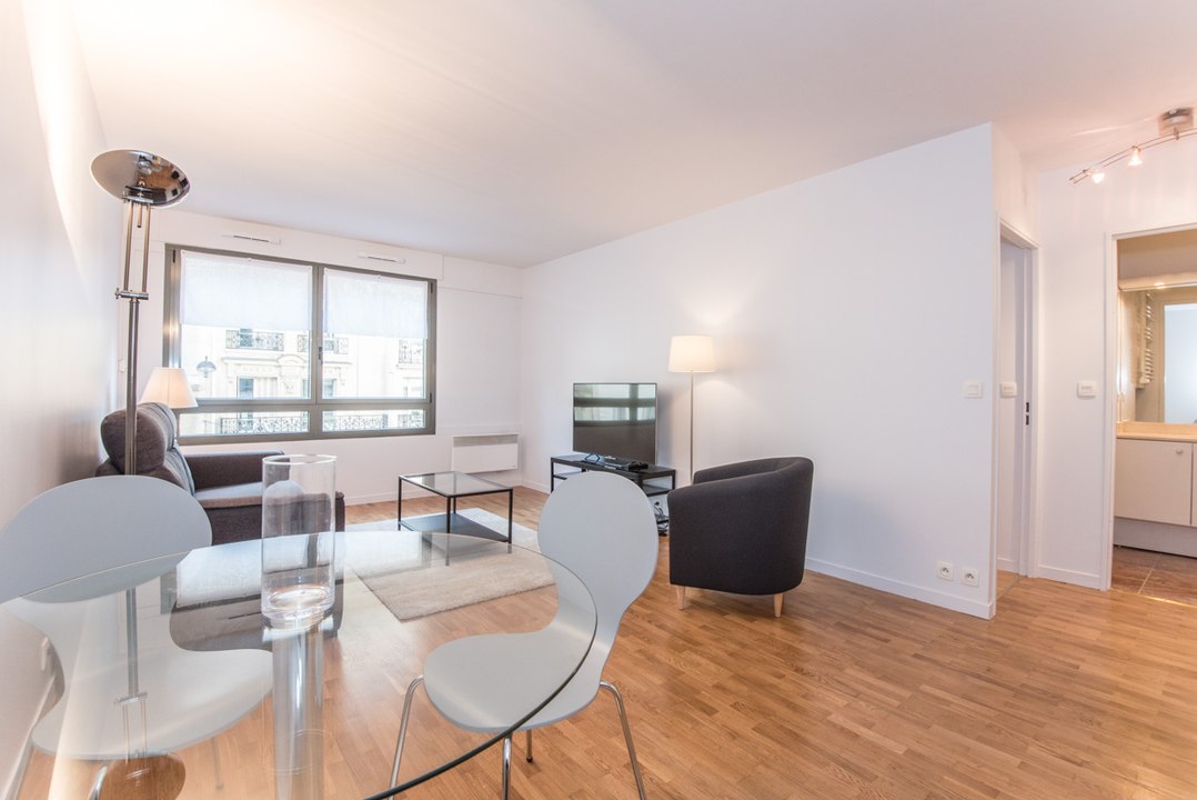 (Ref: 15033) 1-Bedroom furnished apartment on rue Lecourbe (Paris 15th)