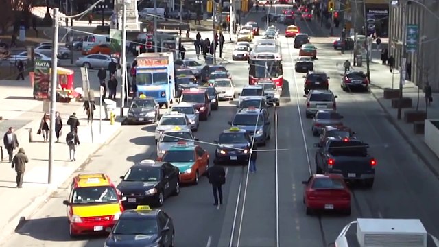 À Toronto, les manifestations des taxis contre Uber dégénèrent