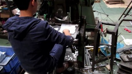 Furniture Hardware & Furniture Fittings and Cabinet Hardware - China: Aluminum Furniture Handles / Production 2