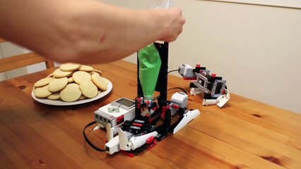 Une machine LEGO pour vos dessiner au sucre sur vos cookies