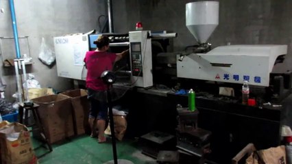 Kitchen Cabinet Hardware - China: Premium Gas Spring Mechanism / Production 1