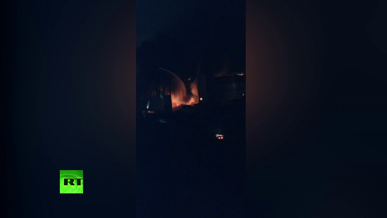 Un gigantesque incendie ravage une usine de machines au nord-ouest de Moscou