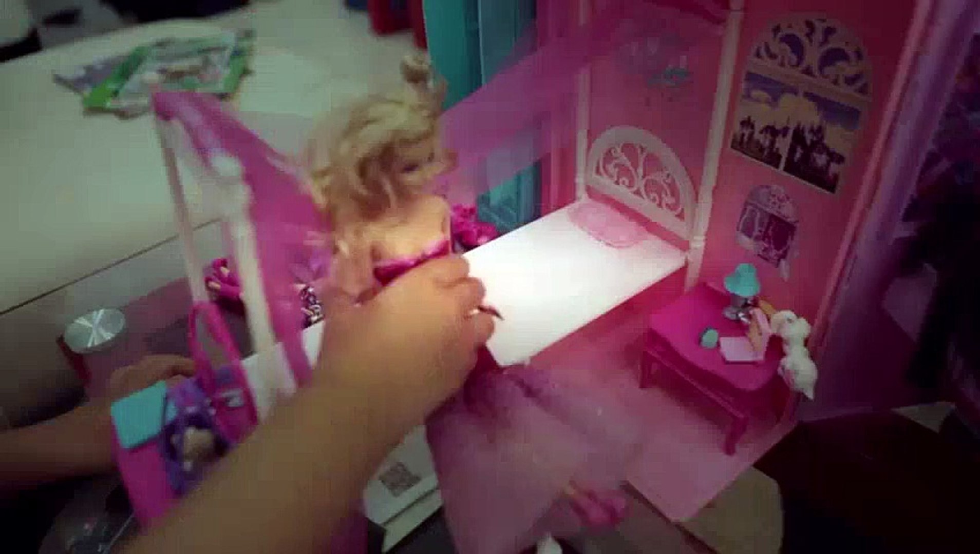 ⁣Lớn Lên Cùng Barbie - Phát Triển Trí Tưởng Tượng & Học Cách Yêu Thương