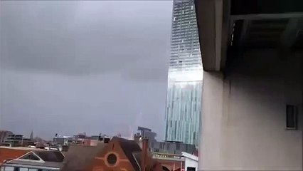 Edifício elevado faz um som como um thriller de