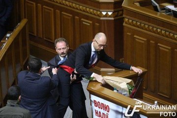 Драка в Верховной Раде во время выступления Яценюка (11.12.2015)|The fight in the Verkhovna Rada during a speech Yatsenyuk (11/12/2015)