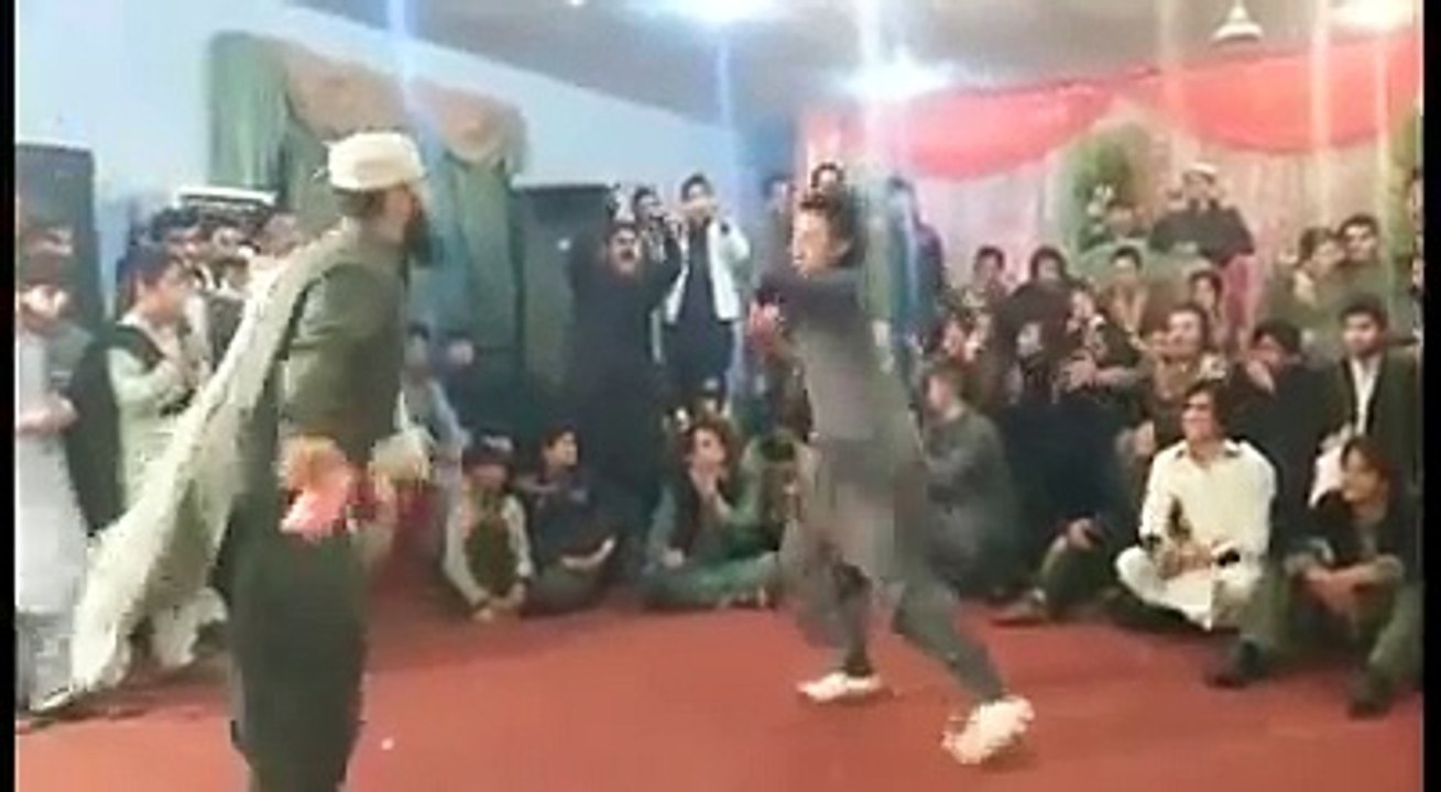 Pathan boys dancing - pashto mast dance ogoray -