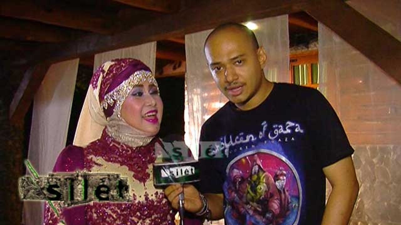 Elvy Sukaesih Tantang Husein Nyanyi Dangdut - Silet 11 Desember 2015