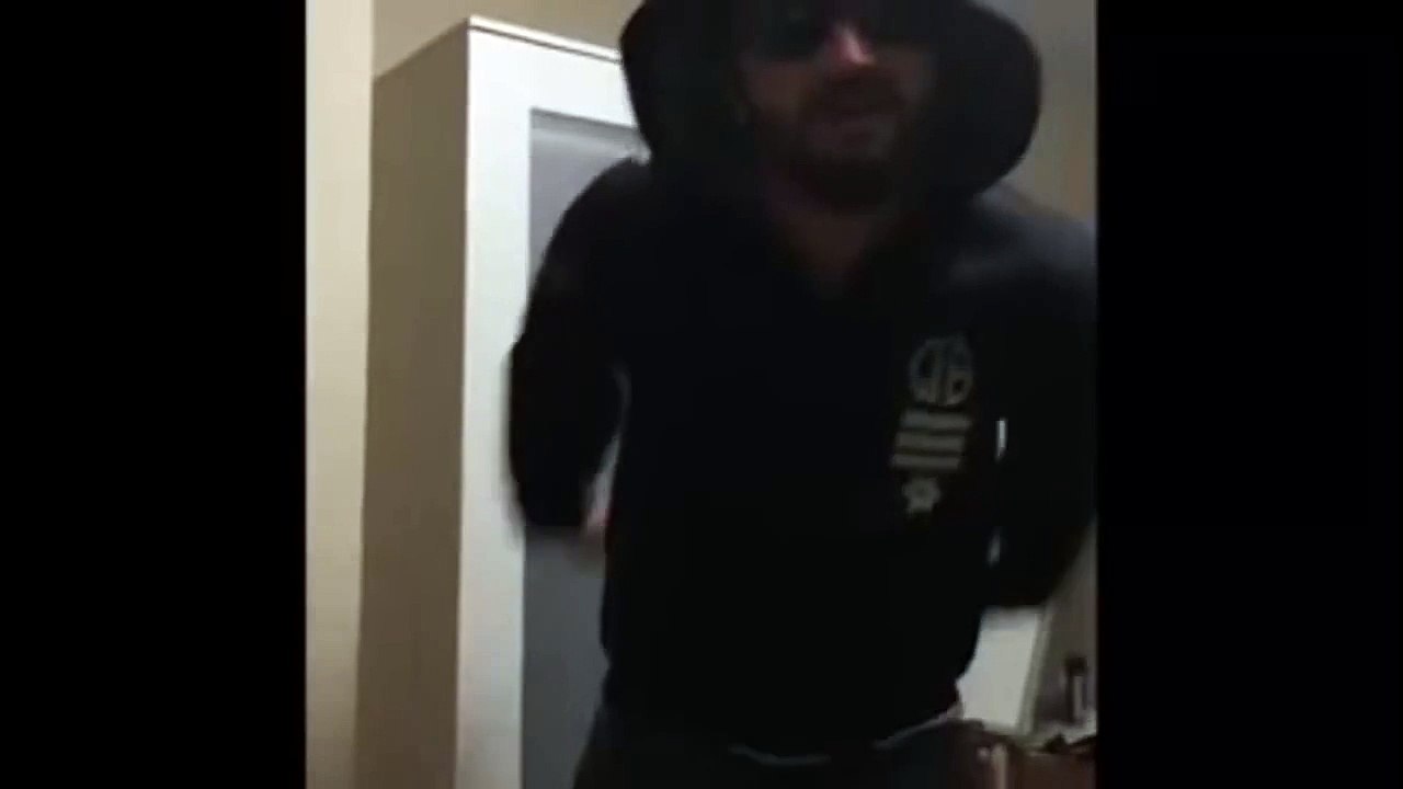 İsmail YK - bombabomba.com Klibi incelemesinden bi parça-Aykut Elmas Vine'ları